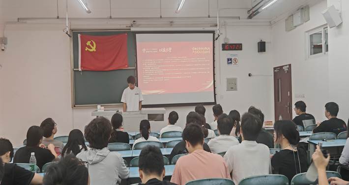 会议室里的人们 AI 生成的内容可能不正确。